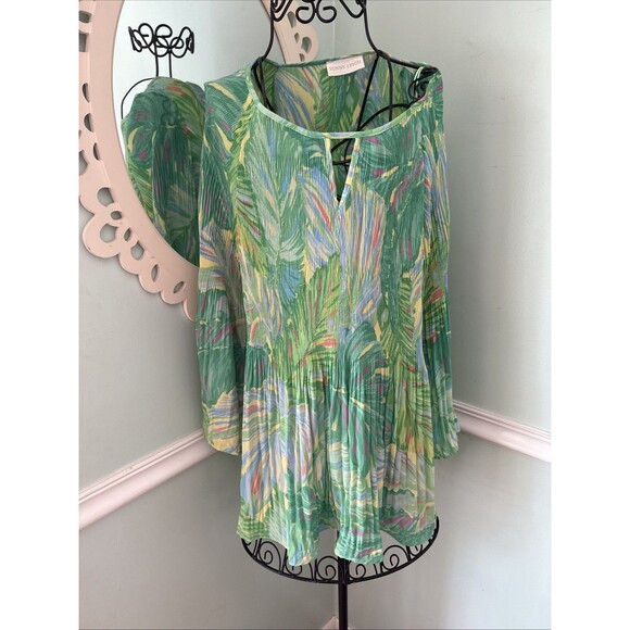 Sunny Leigh Blouse Green Pink 1X Crinkle Pattern Key Hole Flowy Top Tropical - Picture 2 of 8